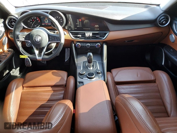 2018 Alfa Romeo Giulia Ti Sport z VIN ZARFAECN7J7576954, wystawiony jako Copart lot #57152095 z przebiegiem 80 235 mil mil oraz Szkoda całkowita • Salvage title. Historia ofert i sprzedaży dostępna na DreamBid. Obrazek 8.