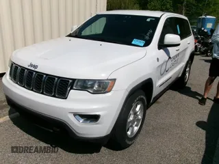 2017 Jeep Grand Cherokee Altitude z VIN 1C4RJFAGXHC821197, wystawiony jako IAAI lot #42402173 z przebiegiem 132 054 mil mil oraz . Historia ofert i sprzedaży dostępna na DreamBid. Obrazek 12.