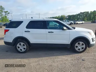 2017 Ford Police Interceptor Utility z VIN 1FM5K8AR3HGB93125, wystawiony jako IAAI lot #42276492 z przebiegiem Nie podano mil oraz . Historia ofert i sprzedaży dostępna na DreamBid. Obrazek 12.