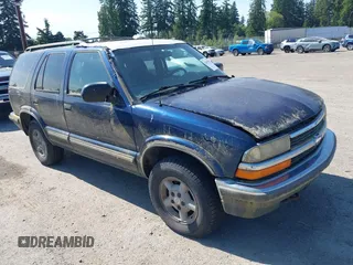 1999 Chevrolet Blazer Trailblazer z VIN 1GNDT13W8X2144187, wystawiony jako IAAI lot #42427095 z przebiegiem Nie podano mil oraz . Historia ofert i sprzedaży dostępna na DreamBid. Obrazek 1.