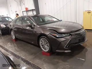2019 Toyota Avalon Hybrid Limited with VIN 4T1B21FB3KU007114, listed as a IAAI auction lot 41658316 with 127,785 mi miles. Bid and sale history available at carsss.com. Image 1.