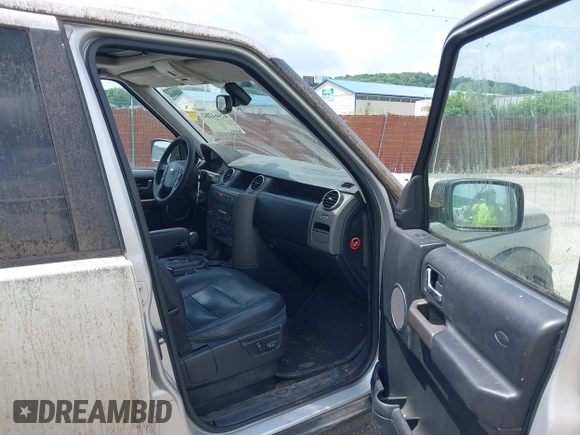 2005 Land Rover LR3 SE z VIN SALAE25485A336499, wystawiony jako IAAI lot #42461282 z przebiegiem 181 089 mil mil oraz . Historia ofert i sprzedaży dostępna na DreamBid. Obrazek 5.