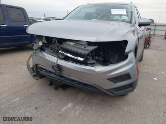 2021 Volkswagen Tiguan S with VIN 3VV1B7AX6MM053907, listed as a IAAI auction lot 41273925 with 109,761 mi miles. Bid and sale history available at carsss.com. Image 6.