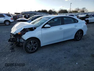 2022 Kia Forte LXS with VIN 3KPF24AD1NE452874, listed as a Copart auction lot 48189465 with 30,373 mi miles and Salvage Title. Bid and sale history available at carsss.com. Image 1.