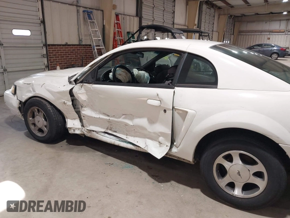 2000 Ford Mustang с VIN 1FAFP4049YF271931, выставлен на аукционе IAAI как лот 41984117 с пробегом 219 865 миль миль и . История ставок и продаж доступна на DreamBid. Изображение 6.