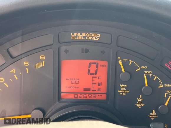 1993 Chevrolet Corvette z VIN 1G1YY23PXP5104890, wystawiony jako Copart lot #82262124 z przebiegiem 82 698 mil mil oraz Czysty tytuł • Clean title. Historia ofert i sprzedaży dostępna na DreamBid. Obrazek 8.