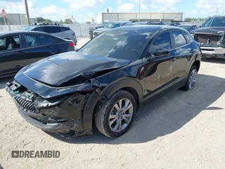 2021 Mazda CX-30 Select z VIN 3MVDMABL1MM251761, wystawiony jako IAAI lot #42267217 z przebiegiem 42 617 mil mil oraz . Historia ofert i sprzedaży dostępna na DreamBid. Obrazek 2.