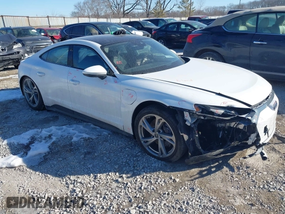 2024 Audi e-tron GT Premium Plus z VIN WAUFJBFW6R7004635, wystawiony jako IAAI lot #41409251 z przebiegiem 7718 mil mil oraz . Historia ofert i sprzedaży dostępna na DreamBid. Obrazek 1.
