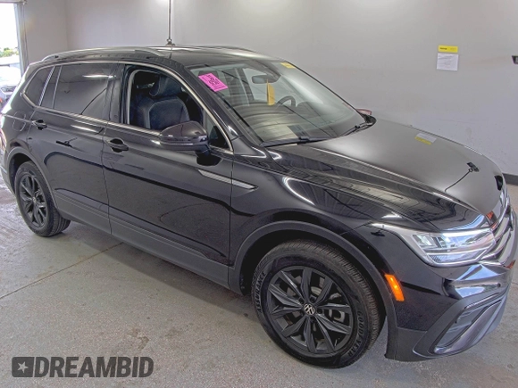 2024 Volkswagen Tiguan SE with VIN 3VV3B7AX6RM075535, listed as a IAAI auction lot 42845052 with 20,867 mi miles and . Bid and sale history available at DreamBid. Image 32.