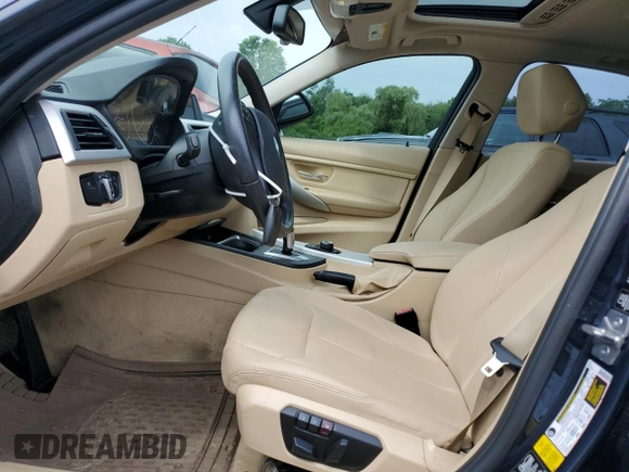 2013 BMW 3 Series 328i xDrive z VIN WBA3B5C59DF596737, wystawiony jako Copart lot #64433395 z przebiegiem 76 417 mil mil oraz Czysty tytuł • Clean title. Historia ofert i sprzedaży dostępna na DreamBid. Obrazek 7.