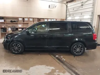 2019 Dodge Grand Caravan GT with VIN 2C4RDGEG2KR571072, listed as a IAAI auction lot 41864077 with 127,164 mi miles. Bid and sale history available at carsss.com. Image 14.