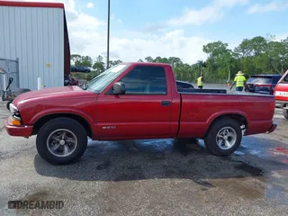 2000 Chevrolet S-10 LS with VIN 1GCCS1444YK167617, listed as a IAAI auction lot 41612272 with 115,900 mi miles. Bid and sale history available at carsss.com. Image 14.