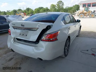 2015 Nissan Altima 2.5 SL with VIN 1N4AL3AP0FN339562, listed as a IAAI auction lot 41876685 with 127,493 mi miles. Bid and sale history available at carsss.com. Image 4.