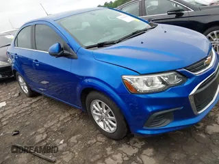 2017 Chevrolet Sonic LT z VIN 1G1JD5SHXH4107546, wystawiony jako IAAI lot #42102638 z przebiegiem 93 867 mil mil oraz . Historia ofert i sprzedaży dostępna na DreamBid. Obrazek 1.