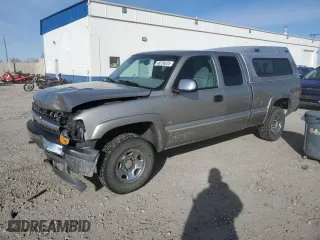 2000 Chevrolet Silverado 2500 LT with VIN 1GCGK29U8YE391391, listed as a Copart auction lot 48736325 with 205,459 mi miles and Salvage Title. Bid and sale history available at carsss.com. Image 1.