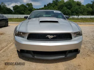 2012 Ford Mustang V6 z VIN 1ZVBP8EM8C5207416, wystawiony jako Copart lot #57823615 z przebiegiem 162 286 mil mil oraz Szkoda całkowita • Salvage title. Historia ofert i sprzedaży dostępna na DreamBid. Obrazek 5.