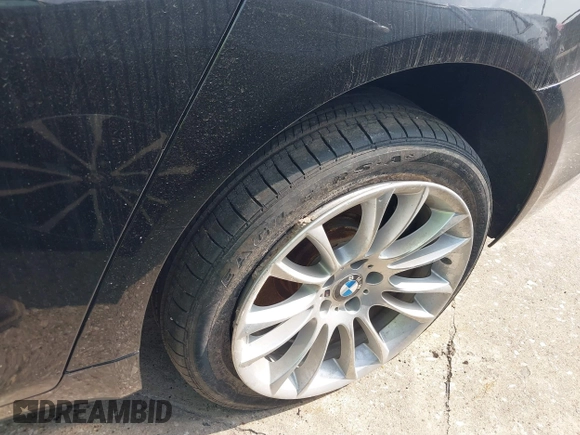 2015 BMW 7 Series 750Li xDrive with VIN WBAYF8C59FD655120, listed as a IAAI auction lot 41315152 with 82,244 mi miles and . Bid and sale history available at carsss.com. Image 17.