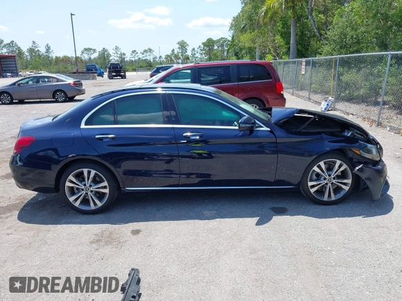 2017 Mercedes-Benz C 300 z VIN 55SWF4JB0HU219942, wystawiony jako IAAI lot #42227791 z przebiegiem 42 498 mil mil oraz . Historia ofert i sprzedaży dostępna na DreamBid. Obrazek 14.