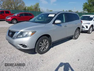 2014 Nissan Pathfinder S z VIN 5N1AR2MN0EC631828, wystawiony jako IAAI lot #42000263 z przebiegiem 181 121 mil mil oraz . Historia ofert i sprzedaży dostępna na DreamBid. Obrazek 2.
