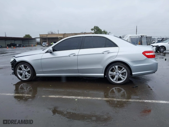 2013 Mercedes-Benz E-Class E 350 Luxury with VIN WDDHF8JB1DA720607, listed as a IAAI auction lot 41514018 with 135,926 mi miles. Bid and sale history available at carsss.com. Image 14.