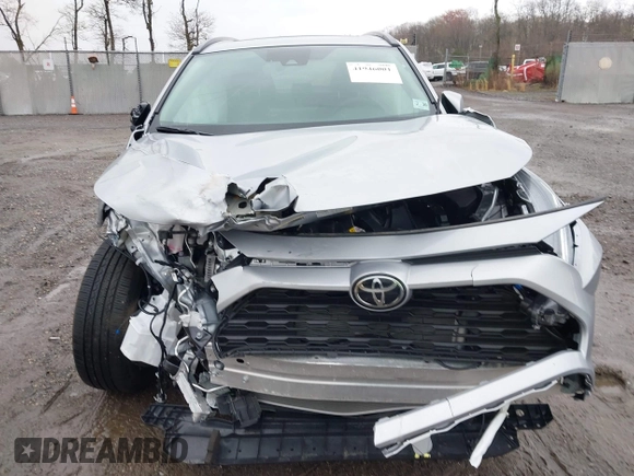2025 Toyota RAV4 XLE Premium z VIN 2T3A1RFV6SC503413, wystawiony jako IAAI lot #41946001 z przebiegiem 831 mil mil oraz . Historia ofert i sprzedaży dostępna na DreamBid. Obrazek 12.