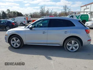 2018 Audi Q5 Premium Plus z VIN WA1BNAFY3J2234064, wystawiony jako IAAI lot #41923348 z przebiegiem 96 975 mil mil oraz . Historia ofert i sprzedaży dostępna na DreamBid. Obrazek 14.