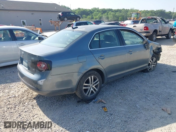 2006 Volkswagen Jetta 2.5L z VIN 3VWSF71K06M798437, wystawiony jako IAAI lot #42559453 z przebiegiem 169 485 mil mil oraz . Historia ofert i sprzedaży dostępna na DreamBid. Obrazek 4.