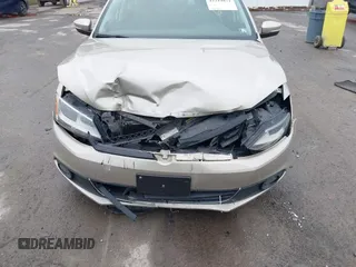 2014 Volkswagen Jetta TDI w/Premium/Nav with VIN 3VWLL7AJ9EM226026, listed as a IAAI auction lot 42219871 with 100,386 mi miles and . Bid and sale history available at DreamBid. Image 6.