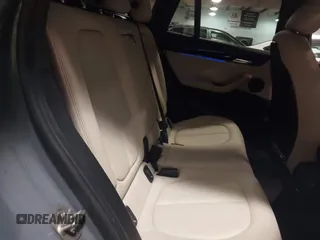 2022 BMW X1 xDrive28i с VIN WBXJG9C0XN5V02558, выставлен на аукционе IAAI как лот 41522148 с пробегом 41 801 миль миль и . История ставок и продаж доступна на DreamBid. Изображение 8.
