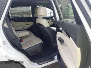 2017 Kia Sorento SX z VIN 5XYPK4A50HG275738, wystawiony jako IAAI lot #41748282 z przebiegiem Nie podano mil oraz . Historia ofert i sprzedaży dostępna na DreamBid. Obrazek 8.