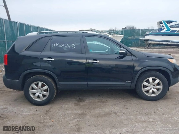 2011 Kia Sorento LX with VIN 5XYKTCA12BG032762, listed as a IAAI auction lot 41501243 with 252,216 mi miles. Bid and sale history available at carsss.com. Image 13.