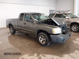 2005 Dodge Dakota ST with VIN 1D7HE22KX5S108948, listed as a IAAI auction lot 41588626 with 149,594 mi miles and . Bid and sale history available at carsss.com. Image 1.