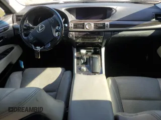 2016 Lexus LS 460 z VIN JTHBL5EFXG5140241, wystawiony jako Copart lot #56105015 z przebiegiem 73 375 mil mil oraz Szkoda całkowita • Salvage title. Historia ofert i sprzedaży dostępna na DreamBid. Obrazek 8.