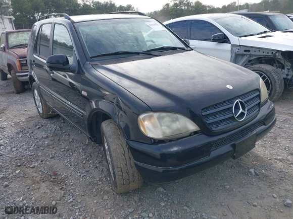 2000 Mercedes-Benz M-Class with VIN 4JGAB72E9YA208069, listed as a IAAI auction lot 41530528 with 155,967 mi miles. Bid and sale history available at carsss.com. Image 1.