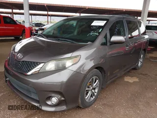 2011 Toyota Sienna SE with VIN 5TDXK3DC6BS113711, listed as a IAAI auction lot 41809910 with 174,746 mi miles. Bid and sale history available at carsss.com. Image 17.