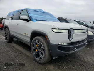 2023 Rivian R1S Adventure z VIN 7PDSGABA6PN017889, wystawiony jako Copart lot #68860864 z przebiegiem 7661 mil mil oraz Szkody całkowita. Historia ofert i sprzedaży dostępna na DreamBid. Obrazek 4.