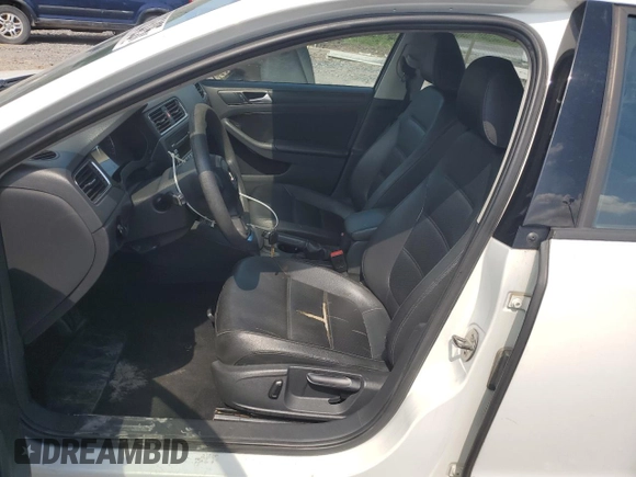 2014 Volkswagen Jetta SE with VIN 3VWD17AJ4EM265925, listed as a Copart auction lot 63925425 with 135,347 mi miles and Clean title. Bid and sale history available at DreamBid. Image 7.