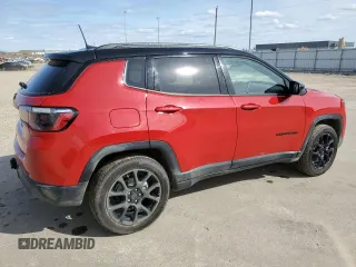 2024 Jeep Compass Latitude Lux z VIN 3C4NJDFNXRT579012, wystawiony jako Copart lot #53062435 z przebiegiem 16 982 mil mil oraz Czysty tytuł • Clean title. Historia ofert i sprzedaży dostępna na DreamBid. Obrazek 3.