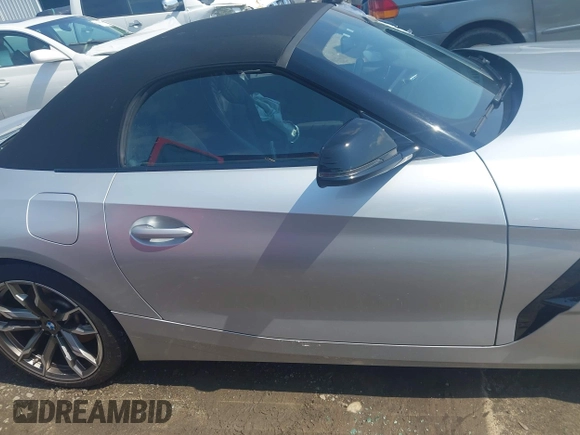 2021 BMW Z4 sDriveM40i z VIN WBAHF9C00MWX17614, wystawiony jako IAAI lot #42277354 z przebiegiem 26 615 mil mil oraz . Historia ofert i sprzedaży dostępna na DreamBid. Obrazek 12.