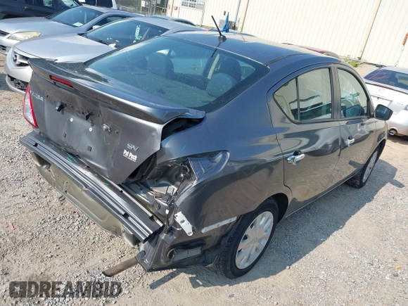 2019 Nissan Versa SV z VIN 3N1CN7AP8KL852236, wystawiony jako IAAI lot #42393900 z przebiegiem 87 340 mil mil oraz . Historia ofert i sprzedaży dostępna na DreamBid. Obrazek 4.