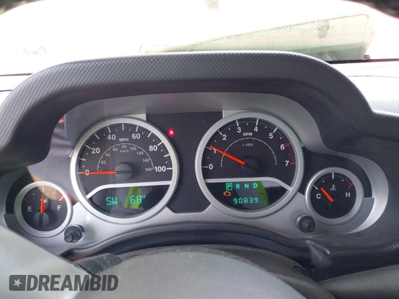 2010 Jeep Wrangler Sahara z VIN 1J4AA5D14AL125062, wystawiony jako IAAI lot #42418736 z przebiegiem 90 839 mil mil oraz . Historia ofert i sprzedaży dostępna na DreamBid. Obrazek 7.