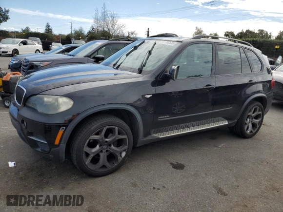 2011 BMW X5 35i z VIN 5UXZV4C59BL741822, wystawiony jako Copart lot #47702585 z przebiegiem 199 314 mil mil oraz Czysty tytuł • Clean title. Historia ofert i sprzedaży dostępna na DreamBid. Obrazek 1.