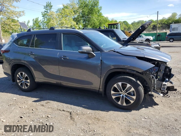 2024 Toyota Highlander LE z VIN 5TDKDRBH6RS563939, wystawiony jako Copart lot #57876085 z przebiegiem 3 231 mil mil oraz Szkoda całkowita • Salvage title. Historia ofert i sprzedaży dostępna na DreamBid. Obrazek 4.