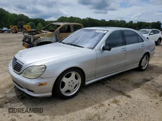 2002 Mercedes-Benz S 500 z VIN WDBNG75JX2A237991, wystawiony jako Copart lot #58341265 z przebiegiem Nie podano mil oraz Szkoda całkowita • Salvage title. Historia ofert i sprzedaży dostępna na DreamBid. Obrazek 1.