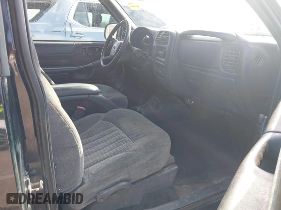 2001 Chevrolet S-10 LS with VIN 1GCCS19W818150784, listed as a IAAI auction lot 41864042 with 103,561 mi miles and . Bid and sale history available at DreamBid. Image 5.