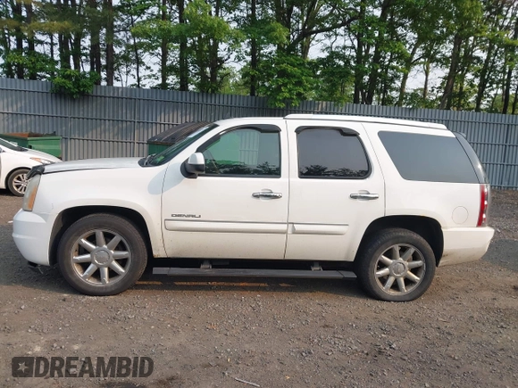 2008 GMC Yukon Denali с VIN 1GKFK63878J102480, выставлен на аукционе IAAI как лот 42410257 с пробегом 258 841 миль миль и . История ставок и продаж доступна на DreamBid. Изображение 14.