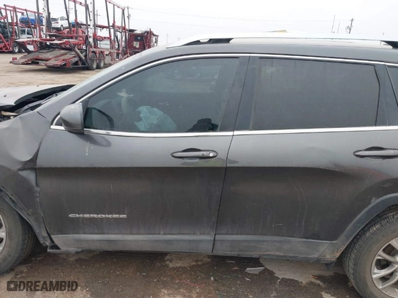 2019 Jeep Cherokee Latitude Plus with VIN 1C4PJLLB0KD241062, listed as a IAAI auction lot 41538152 with 104,374 mi miles. Bid and sale history available at carsss.com. Image 14.