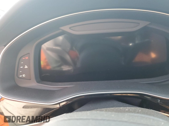 2024 Audi RS Q8 z VIN WU1ARBF19RD000254, wystawiony jako Copart lot #75186144 z przebiegiem Nie podano mil oraz Szkoda całkowita • Salvage title. Historia ofert i sprzedaży dostępna na DreamBid. Obrazek 9.