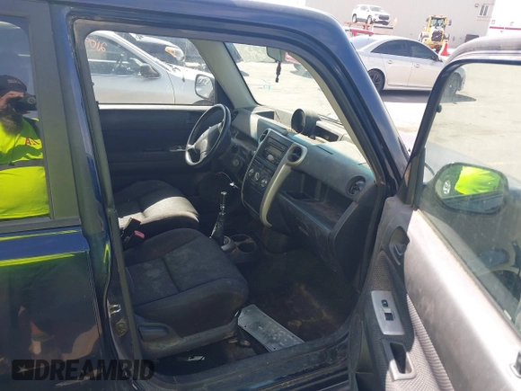 2005 Scion xB with VIN JTLKT334550197985, listed as a IAAI auction lot 42047397 with 250,302 mi miles. Bid and sale history available at carsss.com. Image 5.