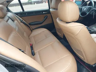 2005 BMW 3 Series 330xi с VIN WBAEW53425PN39800, выставлен на аукционе IAAI как лот 42478607 с пробегом 357 795 миль миль и . История ставок и продаж доступна на DreamBid. Изображение 8.